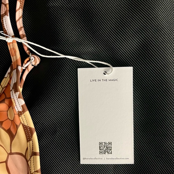 NWT: Kavala Collective Tava Triangle Bikini Top in Flower Power size M - Picture 6 of 7